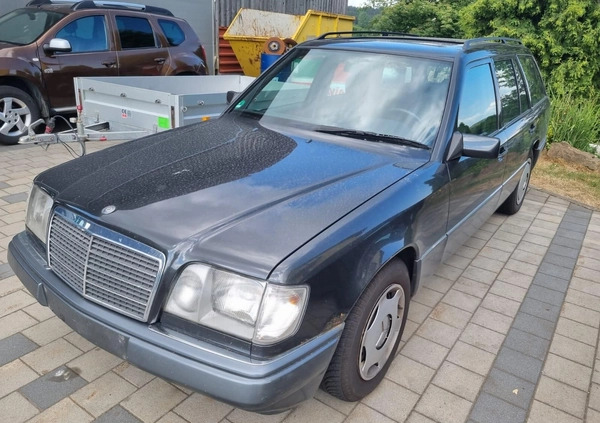 Mercedes-Benz Klasa E cena 15700 przebieg: 309000, rok produkcji 1994 z Biała małe 191